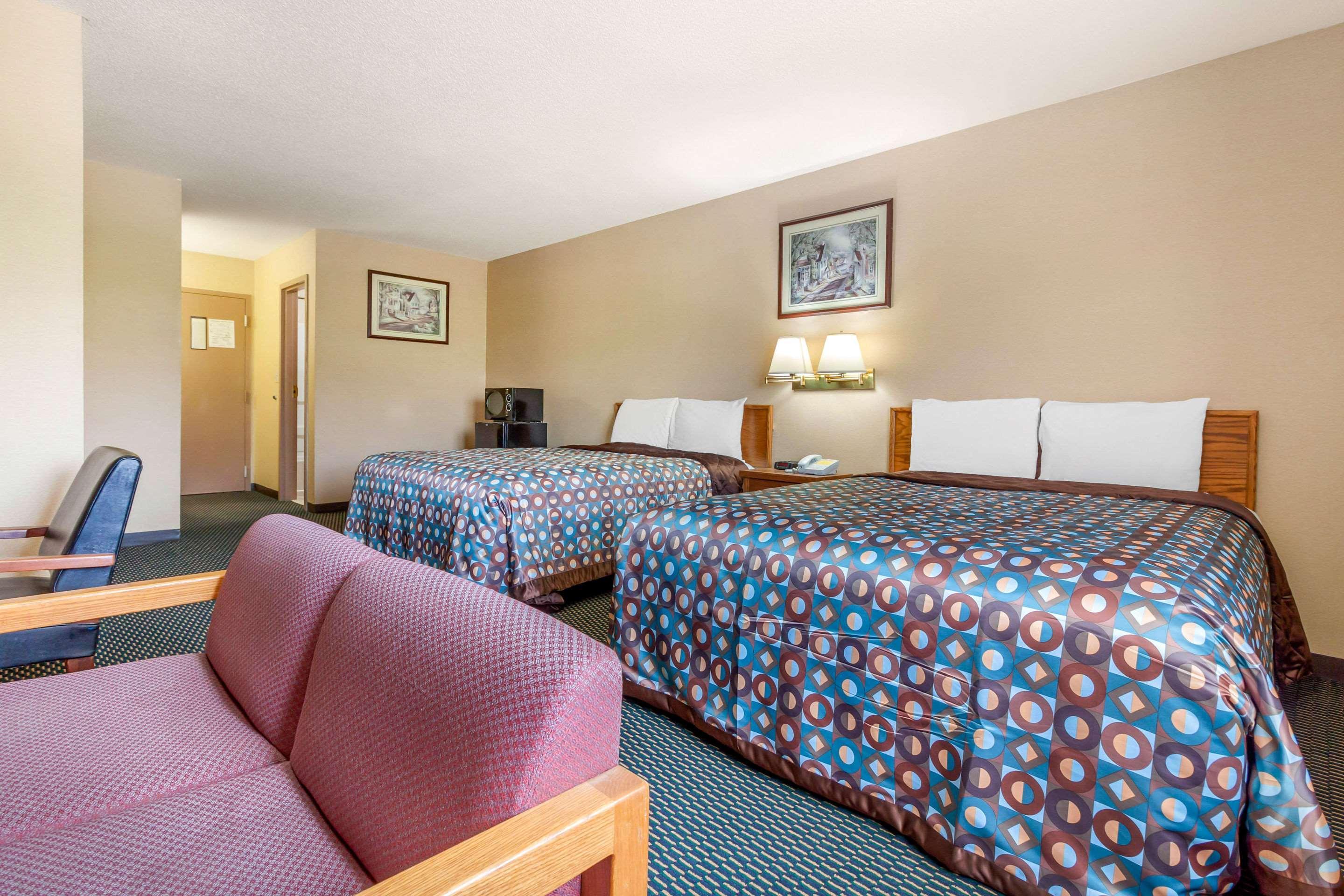 Rodeway Inn Blair Bagian luar foto