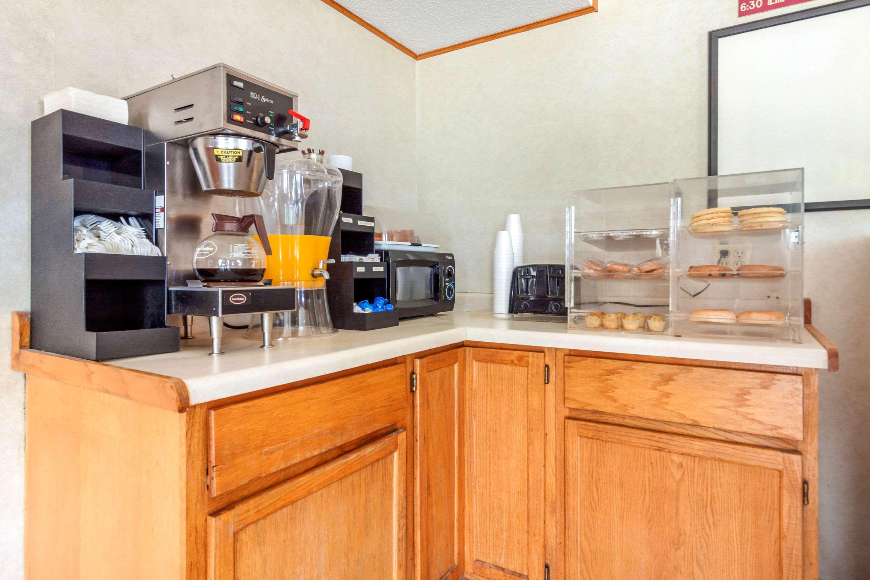 Rodeway Inn Blair Bagian luar foto