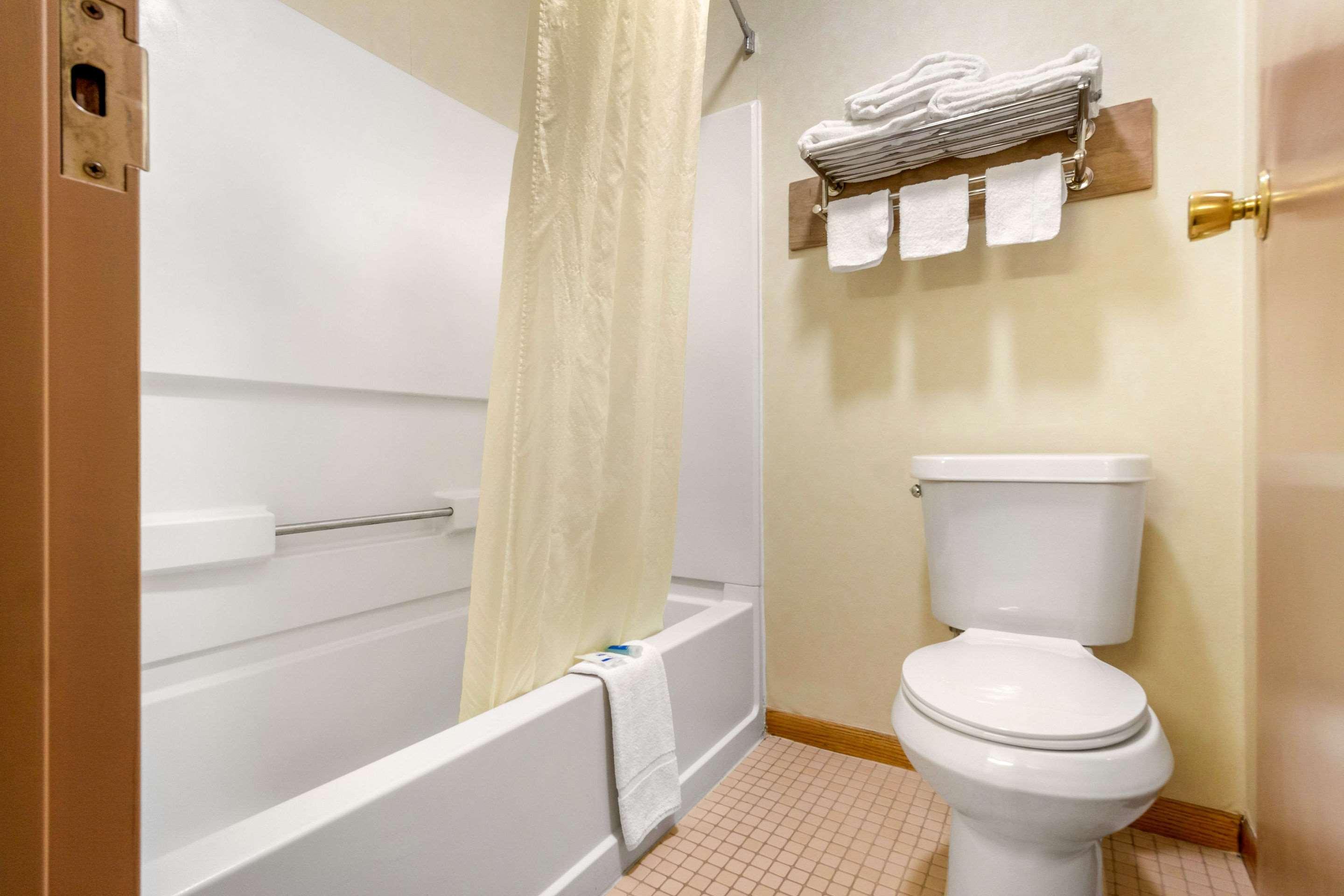Rodeway Inn Blair Bagian luar foto