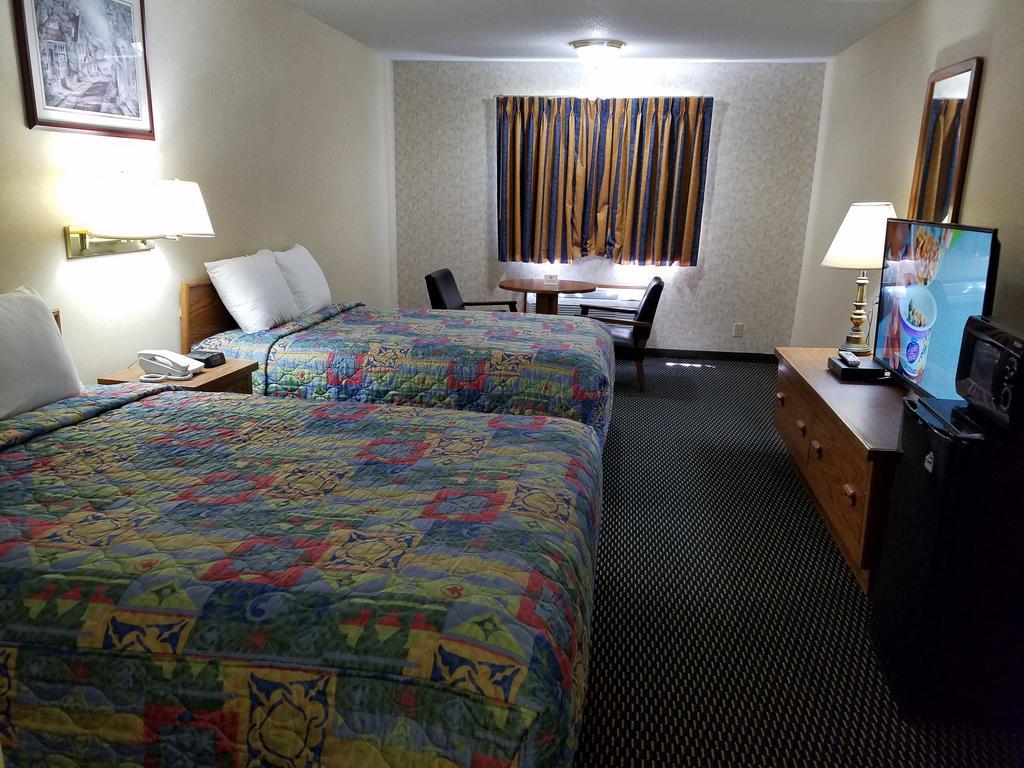 Rodeway Inn Blair Bagian luar foto