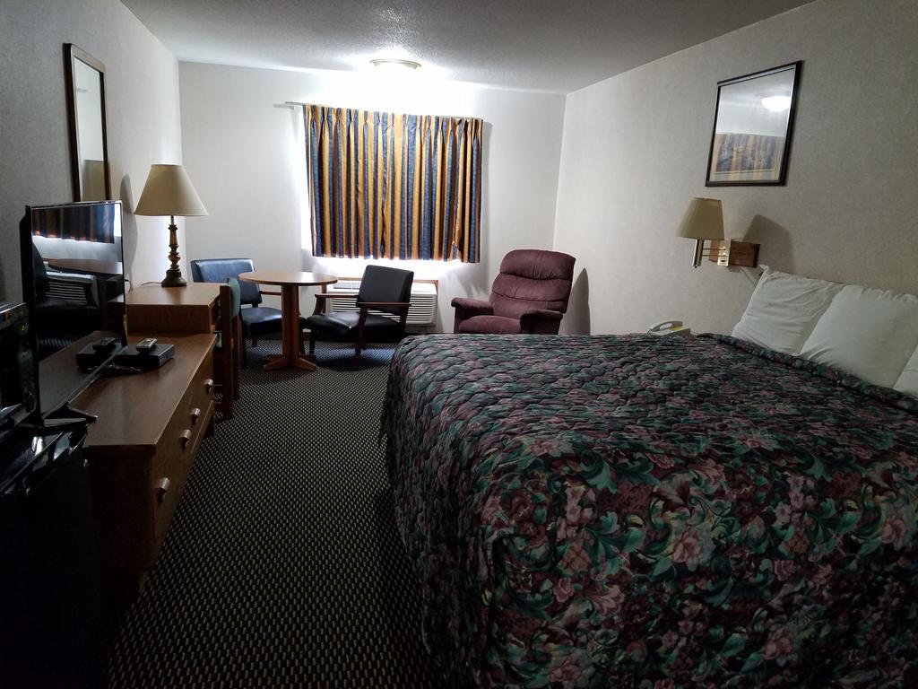 Rodeway Inn Blair Bagian luar foto