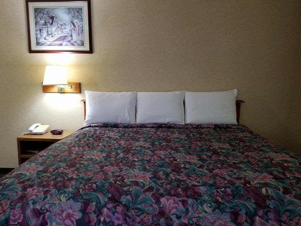 Rodeway Inn Blair Bagian luar foto