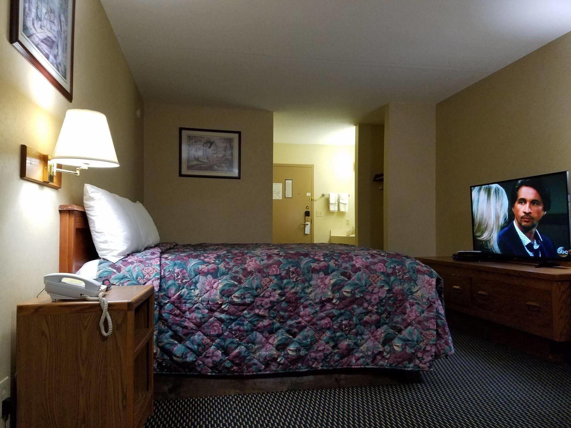 Rodeway Inn Blair Bagian luar foto