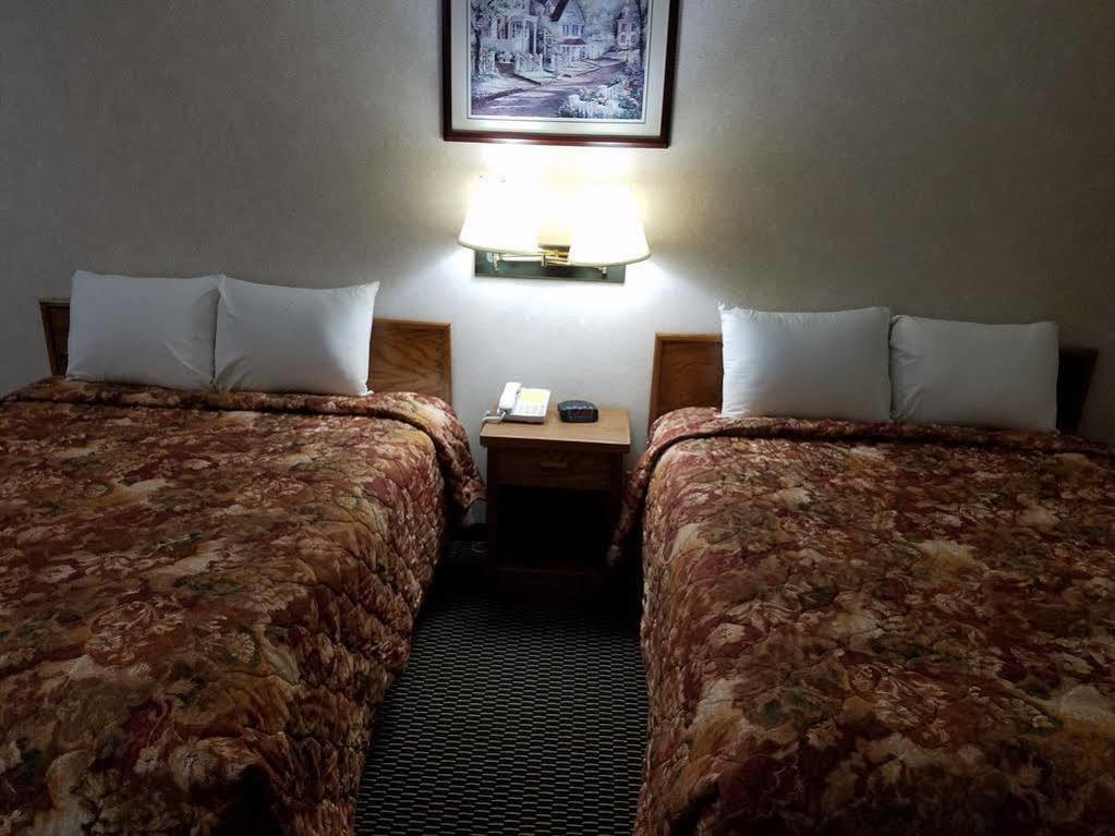 Rodeway Inn Blair Bagian luar foto